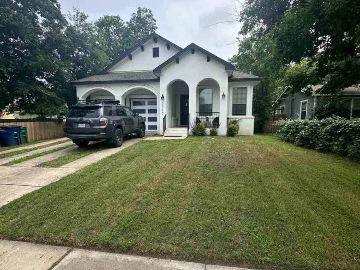 A well manicured front lawn in Austin