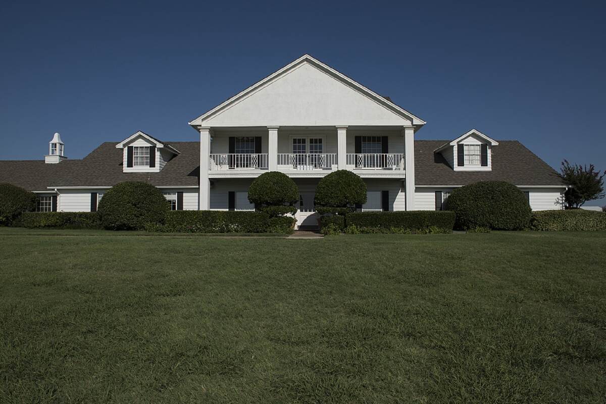 image of a lawn in front of a house