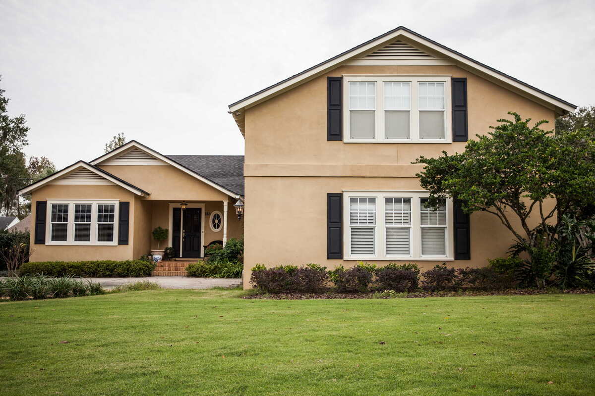 Green lawn infront o house