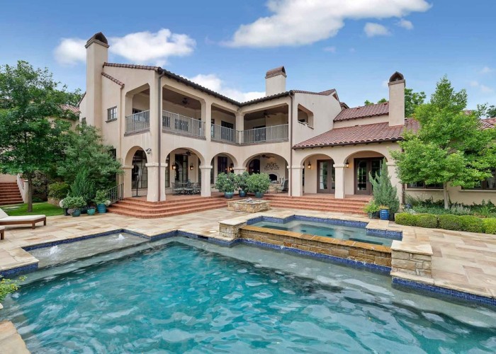 Top 5 Most Extravagant Backyards on the Market in Fort ...