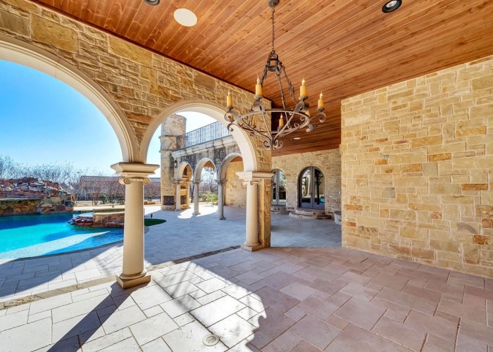 Top 5 Most Extravagant Backyards on the Market in Fort ...