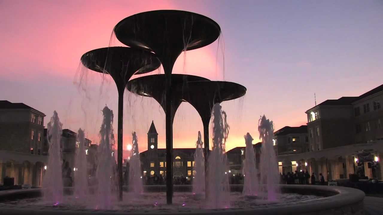 The 15 Most Picturesque College Fountains