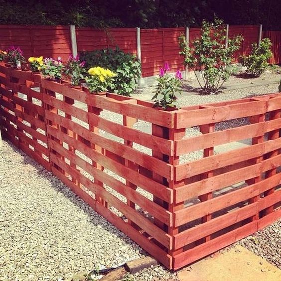 DIY Pallet Fence