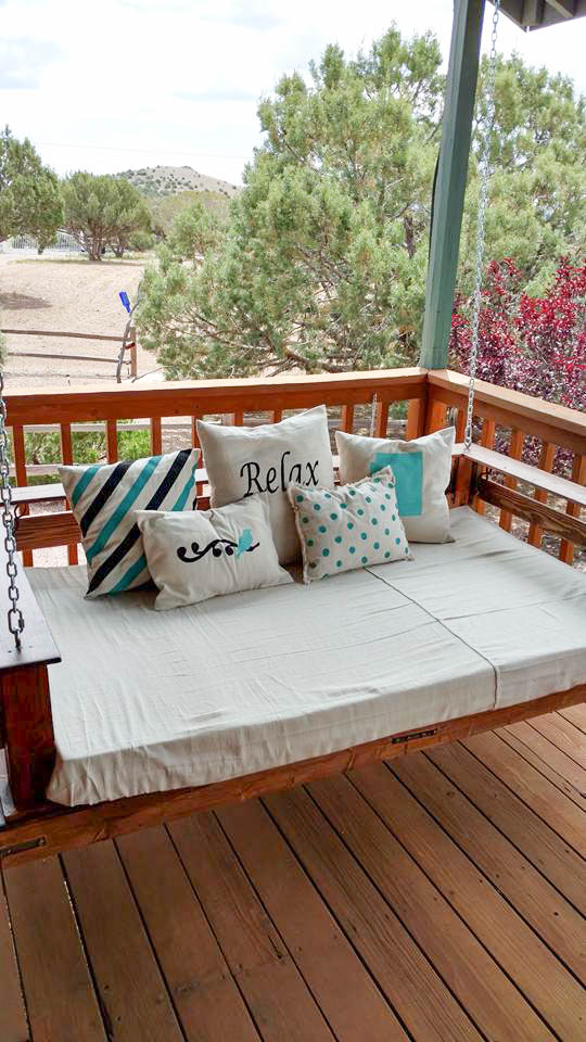 DIY Pallet Swing Bed