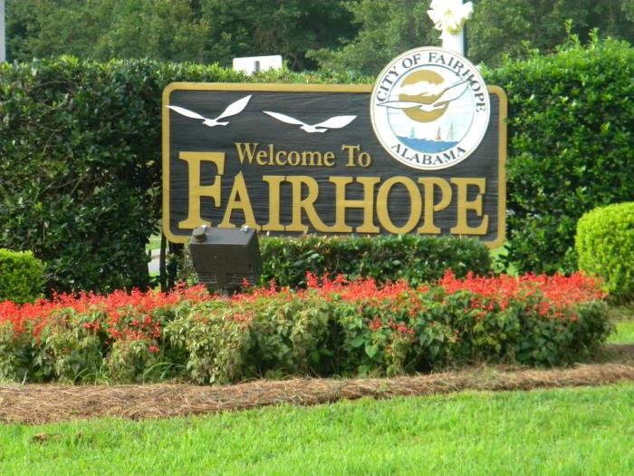 Welcome to Fairhope, AL sign