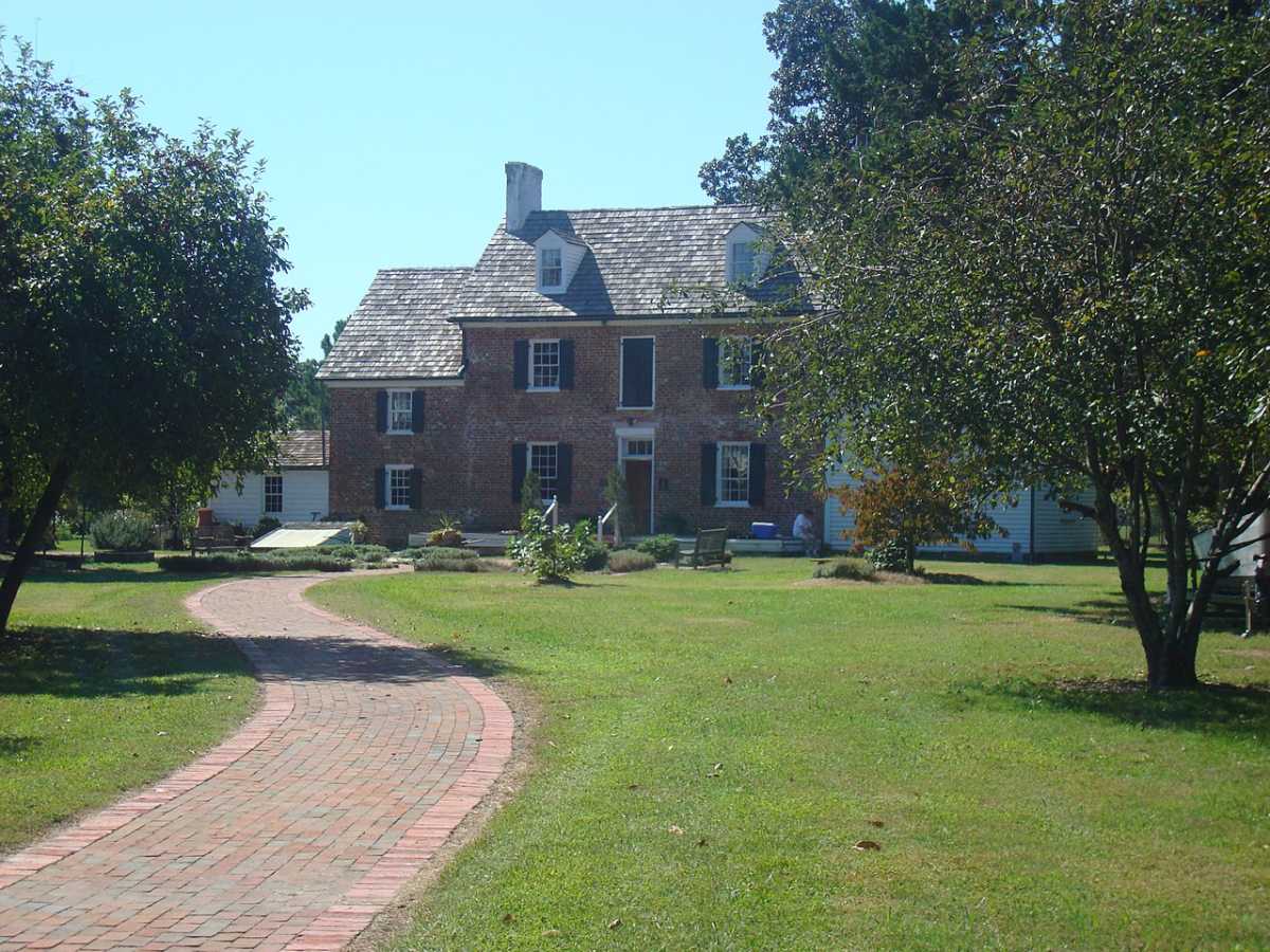 Front, from toward the parking lot, of the Ferry Plantation House historical plantation-era museum in Virginia Beach, Virginia.