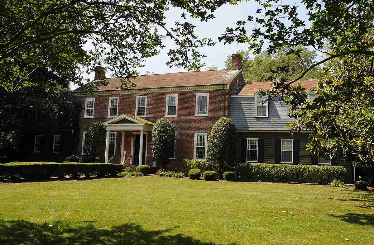 image of a lawn in virginia beach