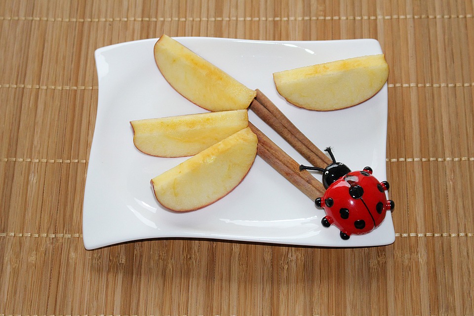 apple slices on a plate