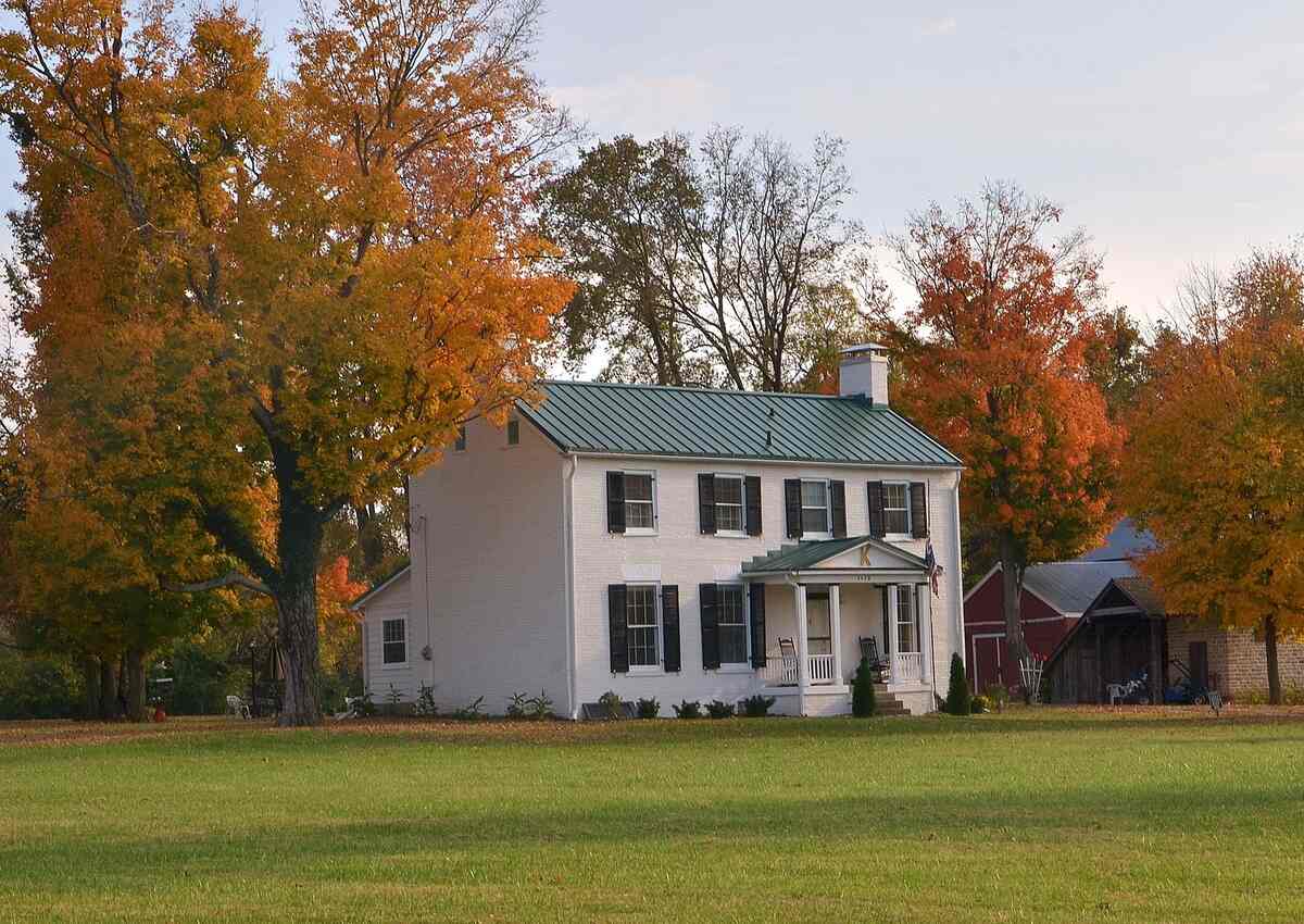 image of a lawn in louisville