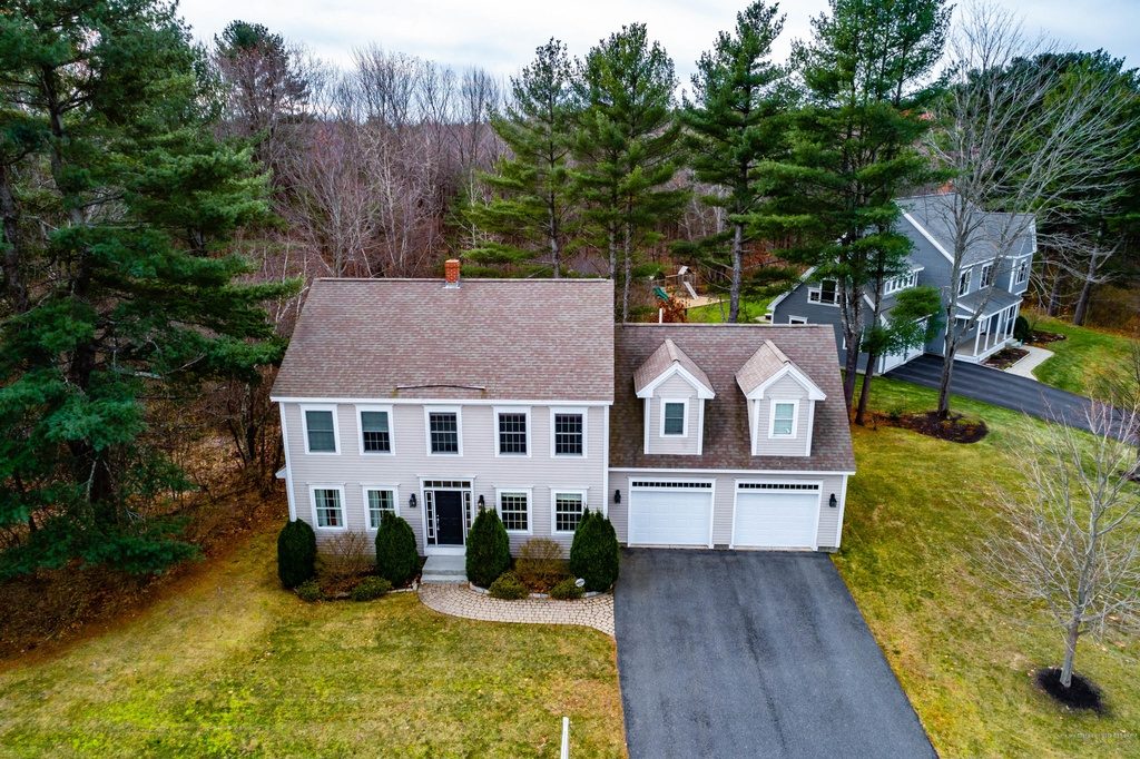 Roof Shoveling In Portland Maine Maine Roofing Blog