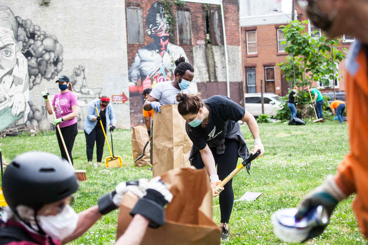 volunteers cleaning lawn