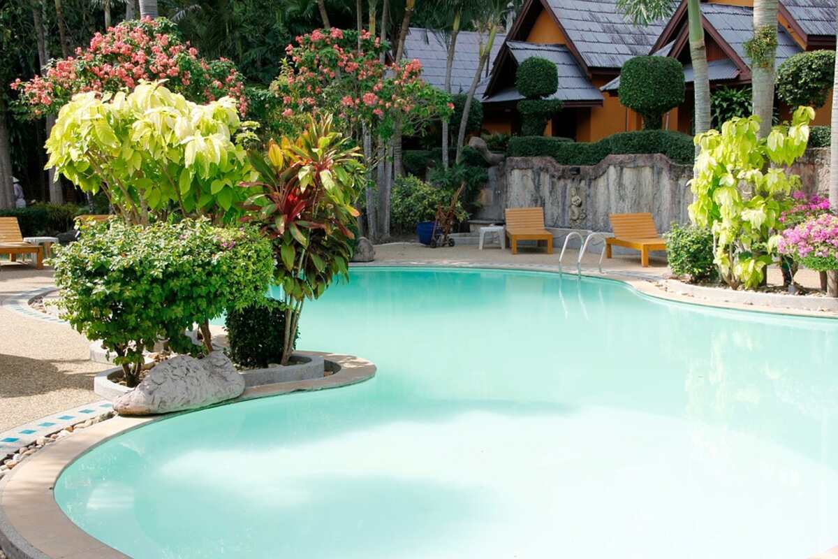 image of a swimming pool in orlando