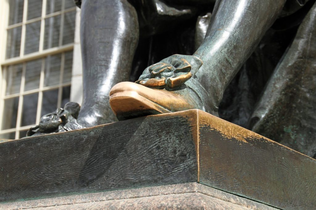 John Harvard statue