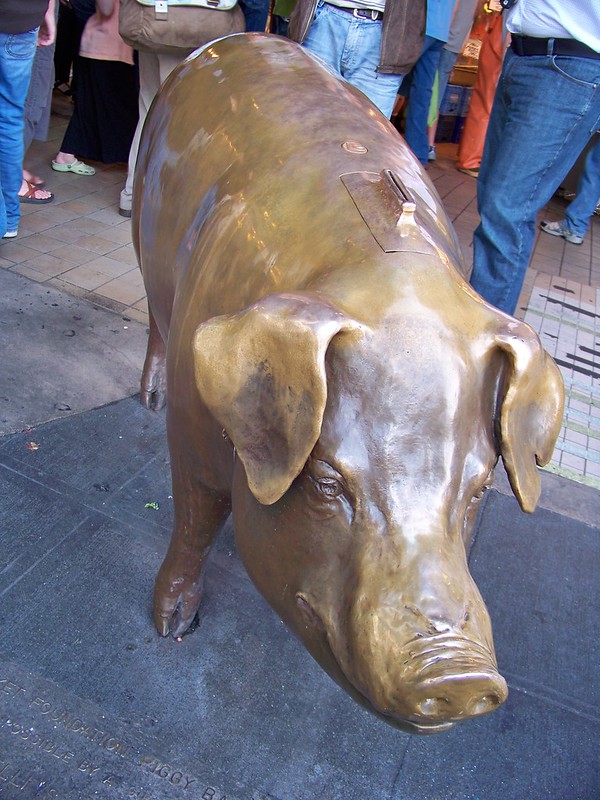 Rachel the pig statue