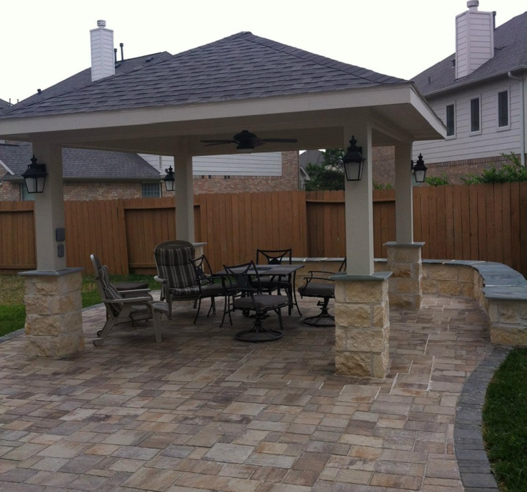 covered patio with seating area