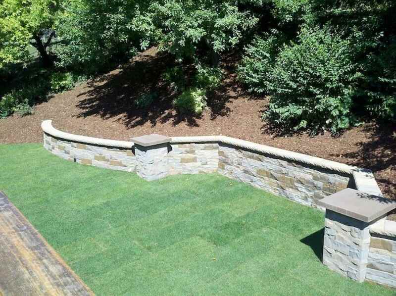 Retaining wall with wall caps