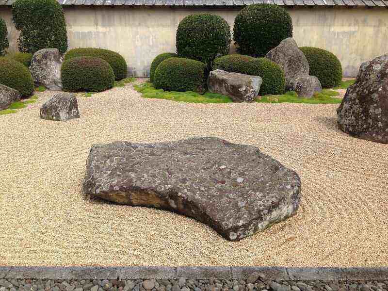 Rock Lawn Wall