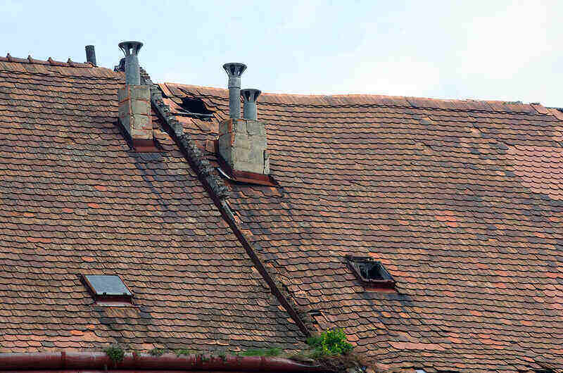 Roof in need to tile repair
