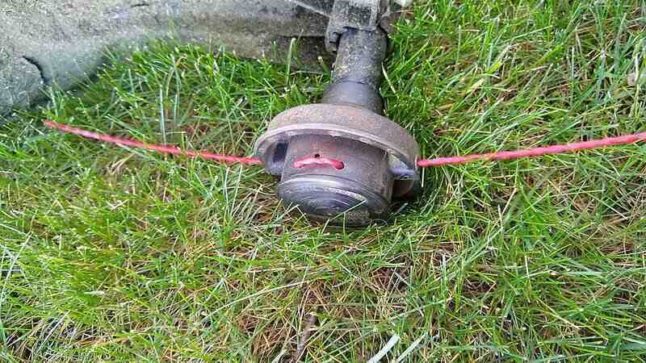 A fixed line string trimmer head using only pre-cut line inserts (not a spool of line)