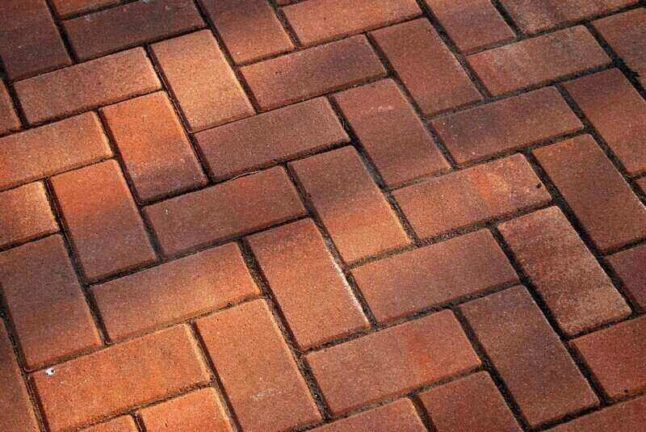 Interlocking brick in a zigzag pattern