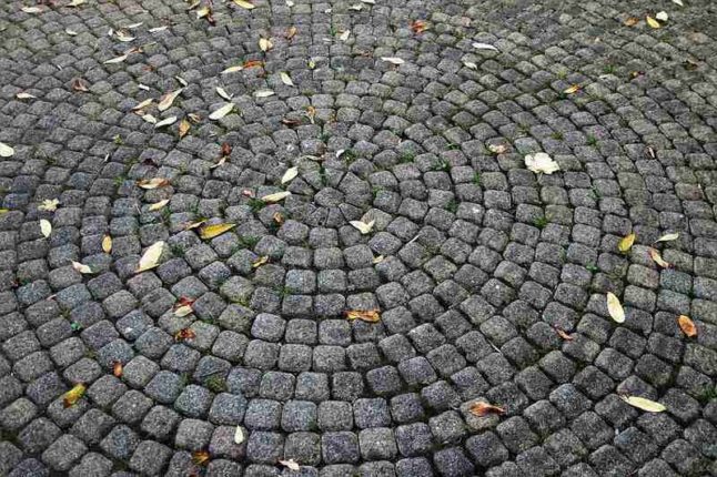 round pavers walkway with rows flowing out from center in circles