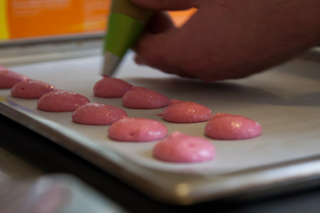 Baking Macaroons with geranium oil