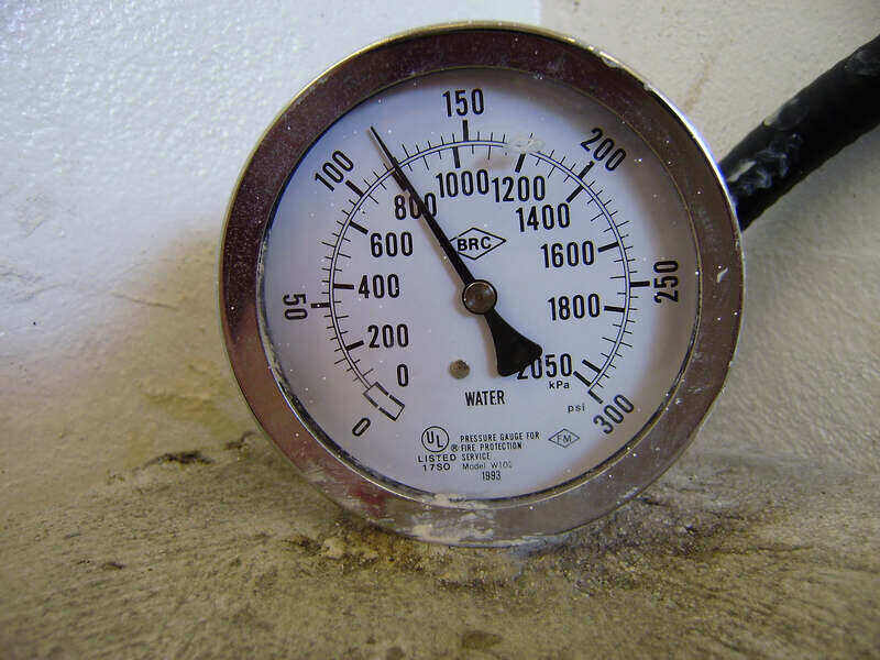 Water pressure gauge