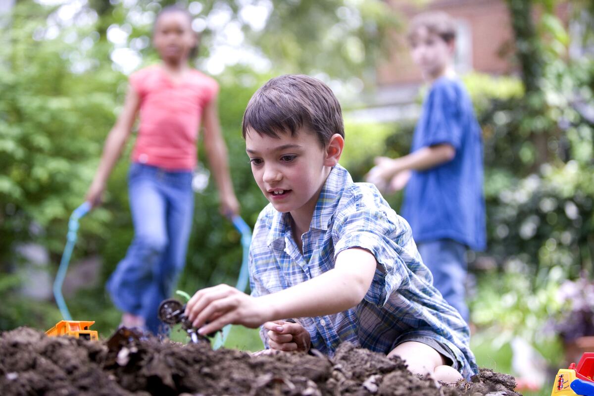 kids playing in yard