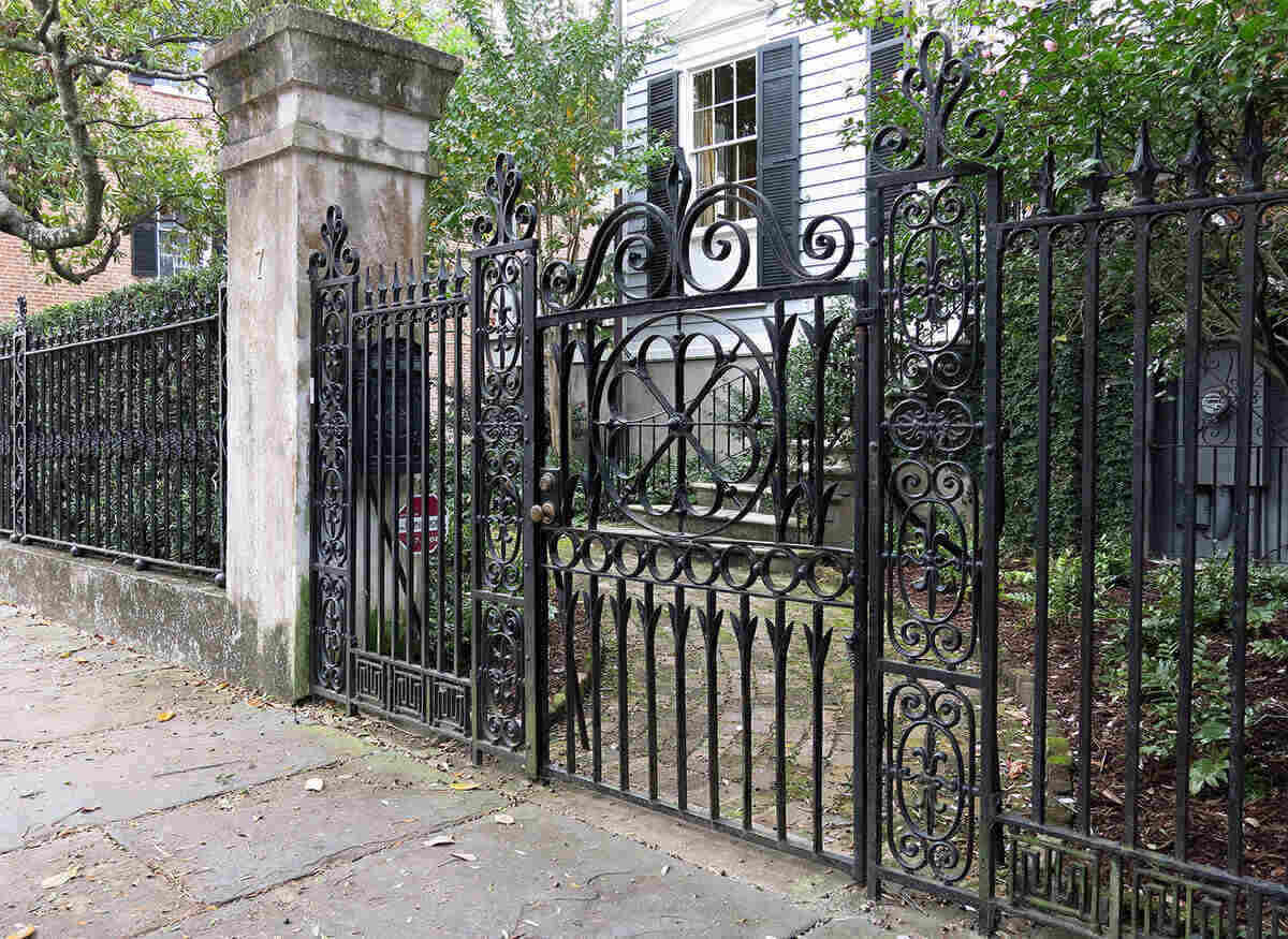 pros-and-cons-of-wrought-iron-fencing