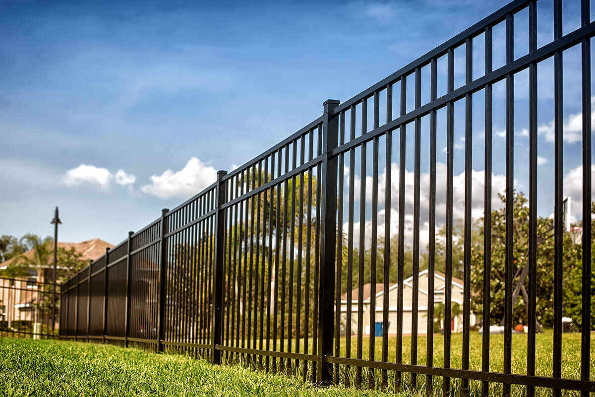 Pros and Cons of Aluminum Fencing