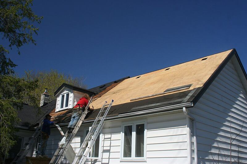 What is a Rubber Roof? Lawnstarter