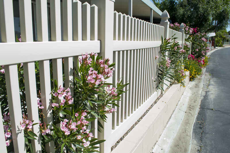 Vinyl-Picket-Fence