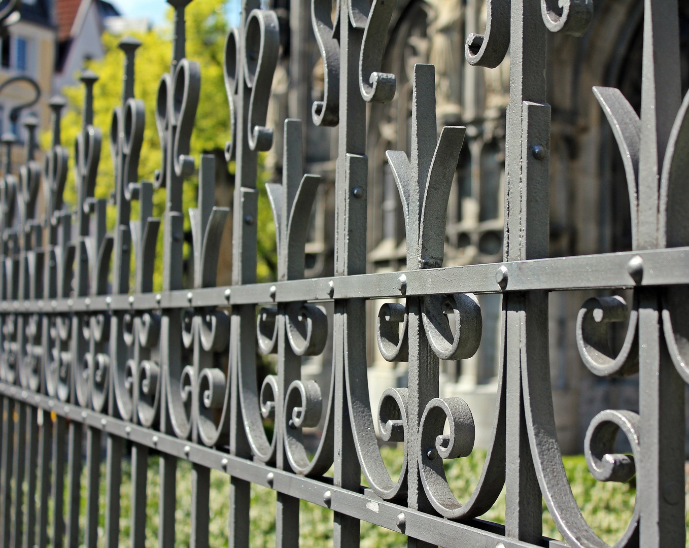 8 Types of Metal Fencing