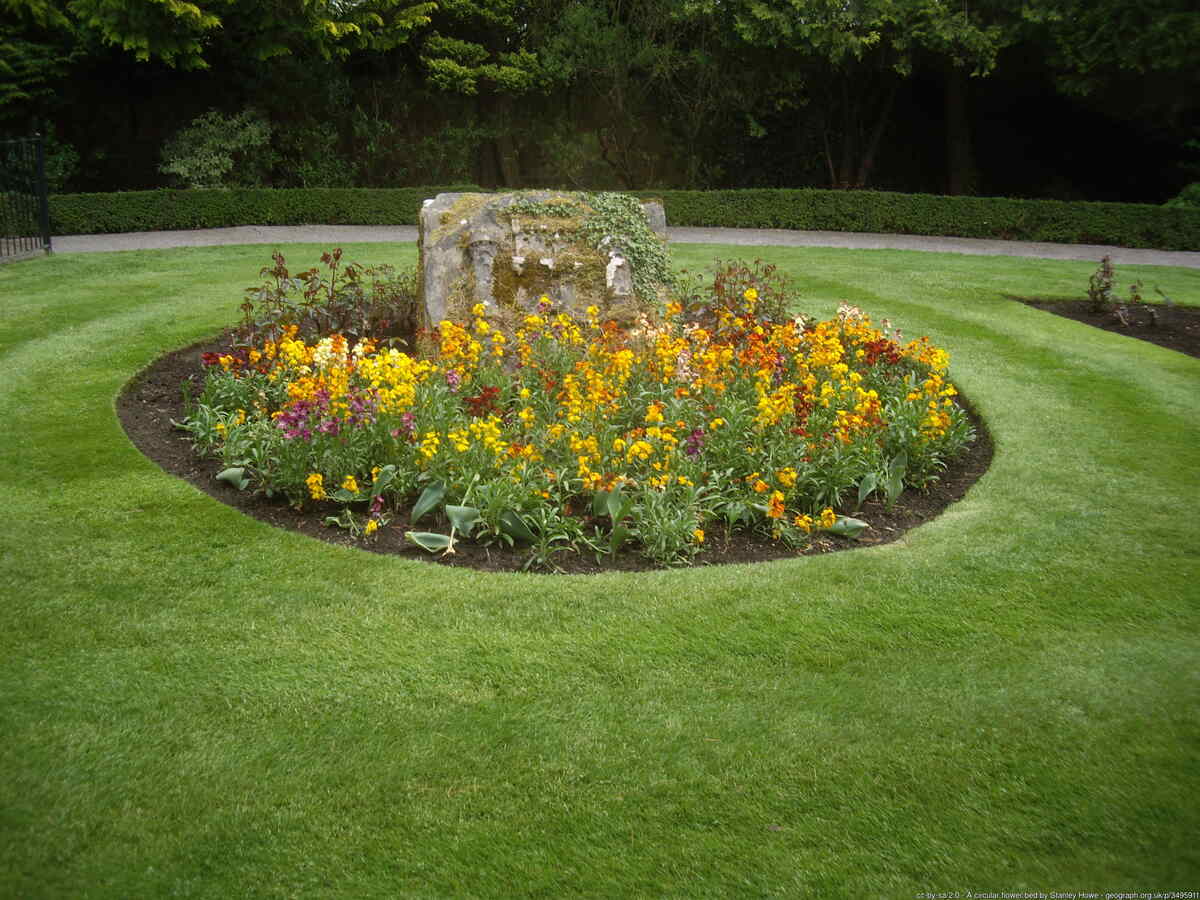 circular flower bed
