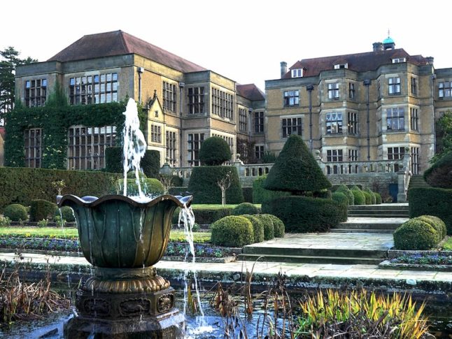 Water fountain in a garden