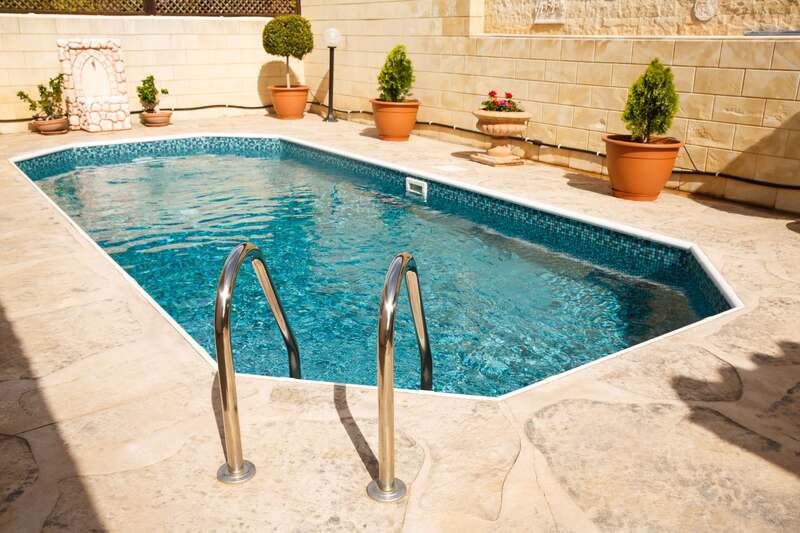 plants around pool