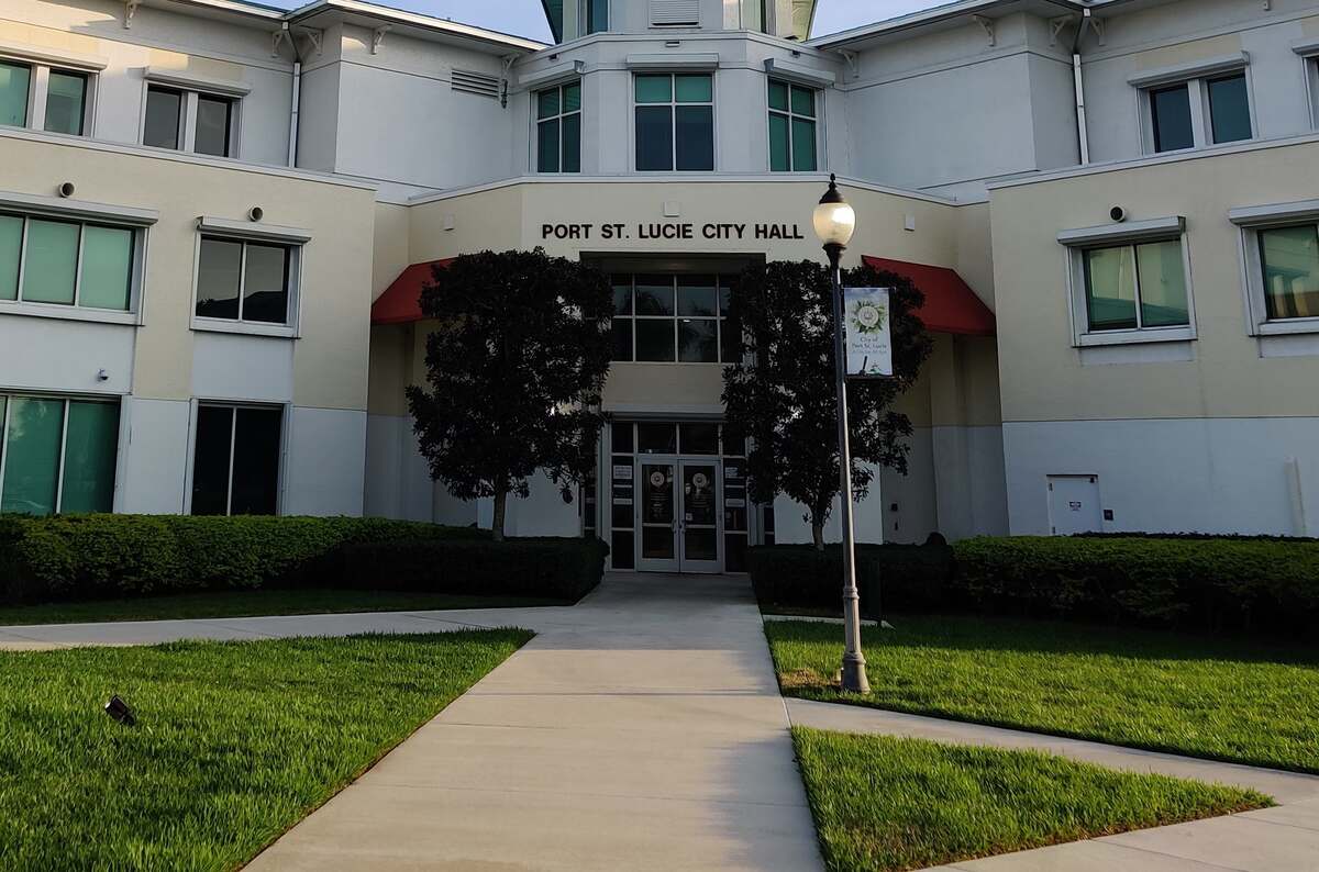 lawn in front of a port st. lucie city hall