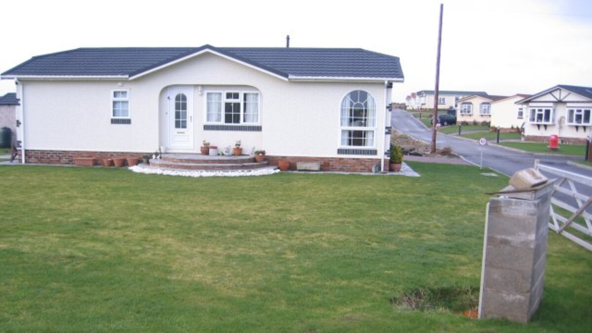 winter lawn in lakeland view