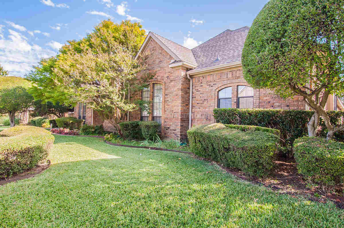 image of a lawn in front of a house