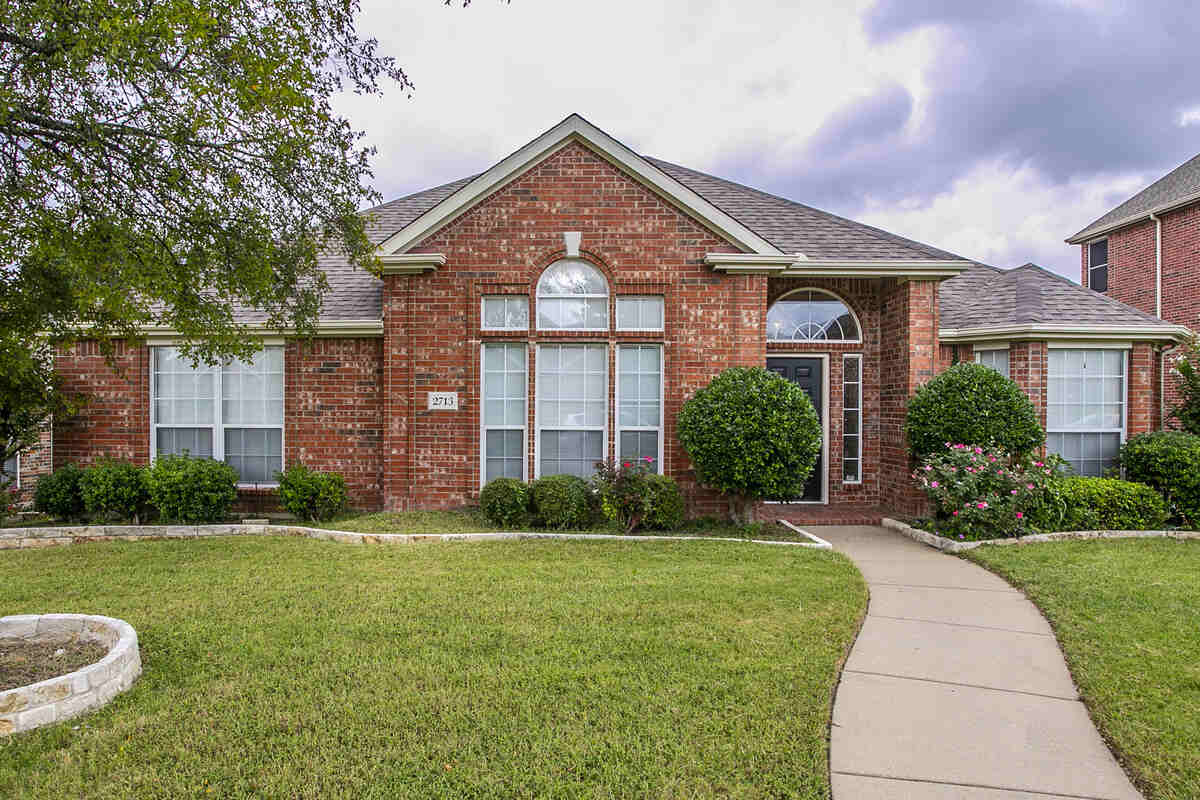 image of a lawn in front of a house in Plano