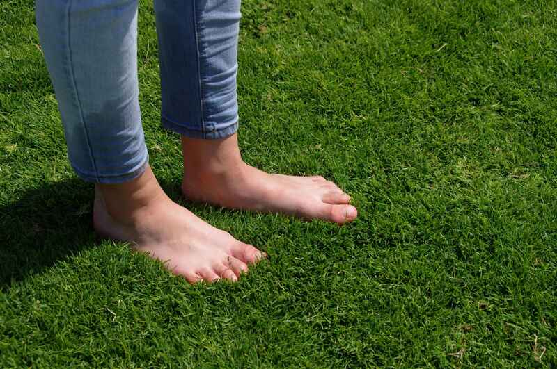 picture of a bare feet on grass