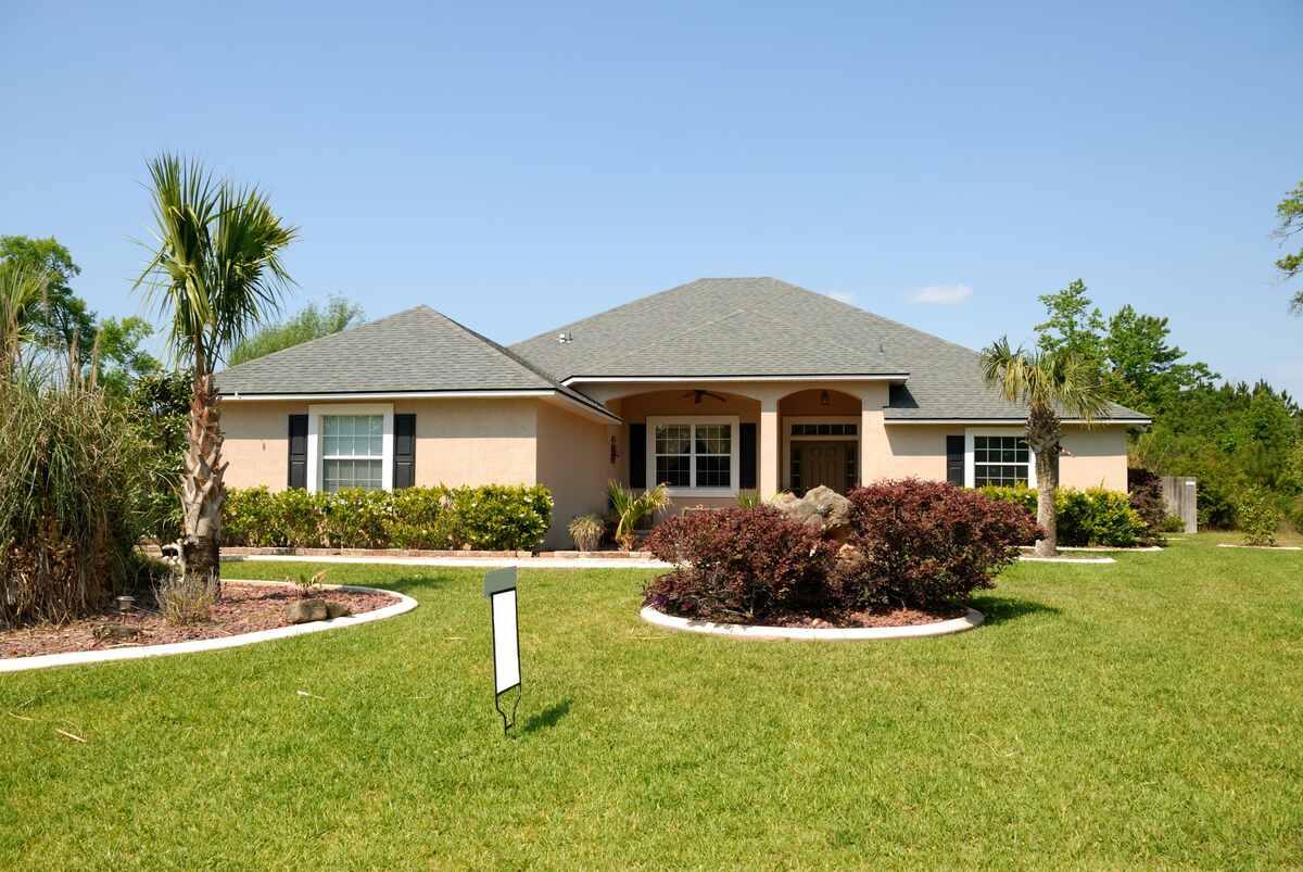 a frontlawn of a house in florida