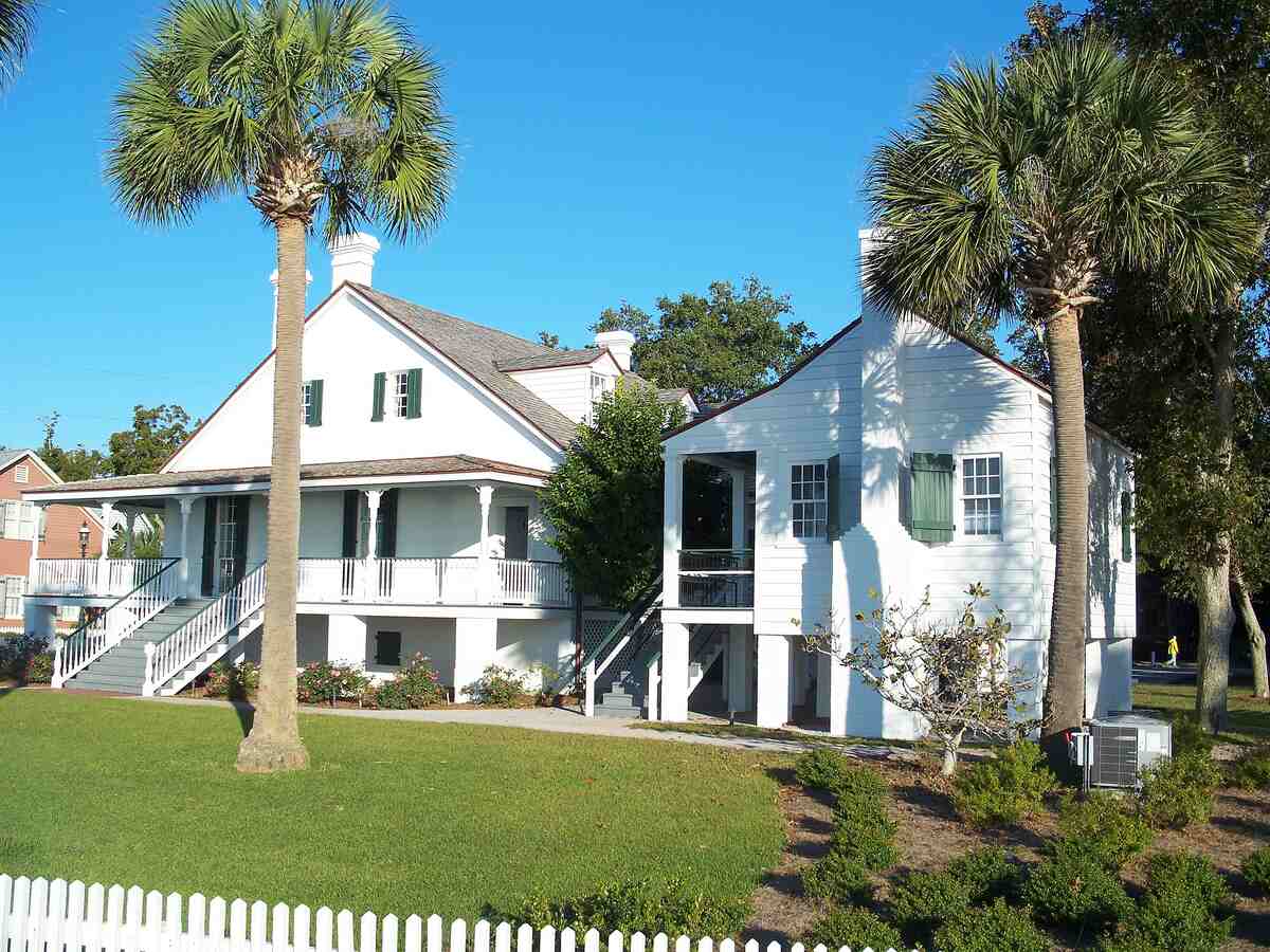 image of a lawn in front of a house