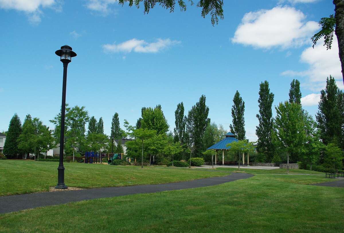 image of a grassy lawn in a garden in oregon