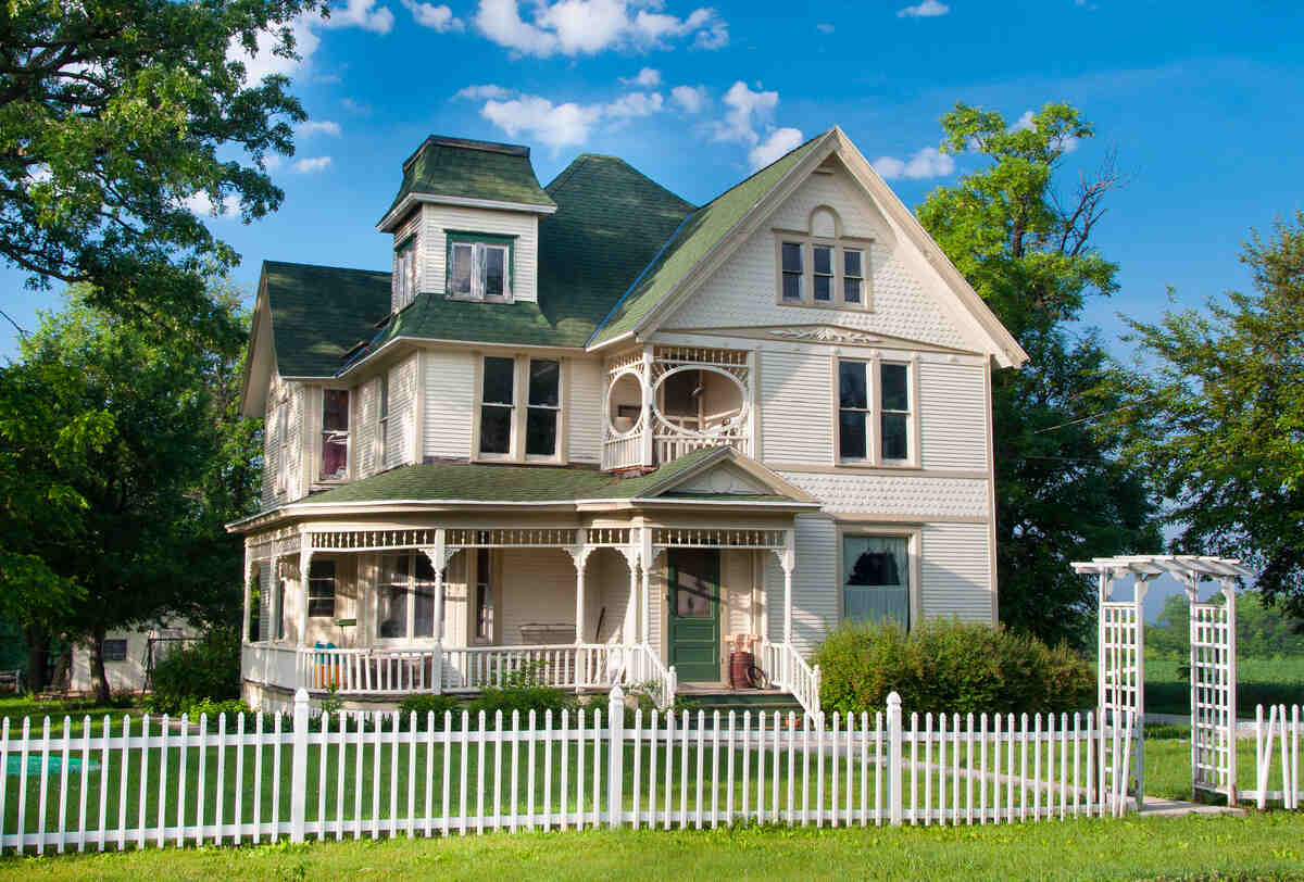 image of a lawn in wisconsin