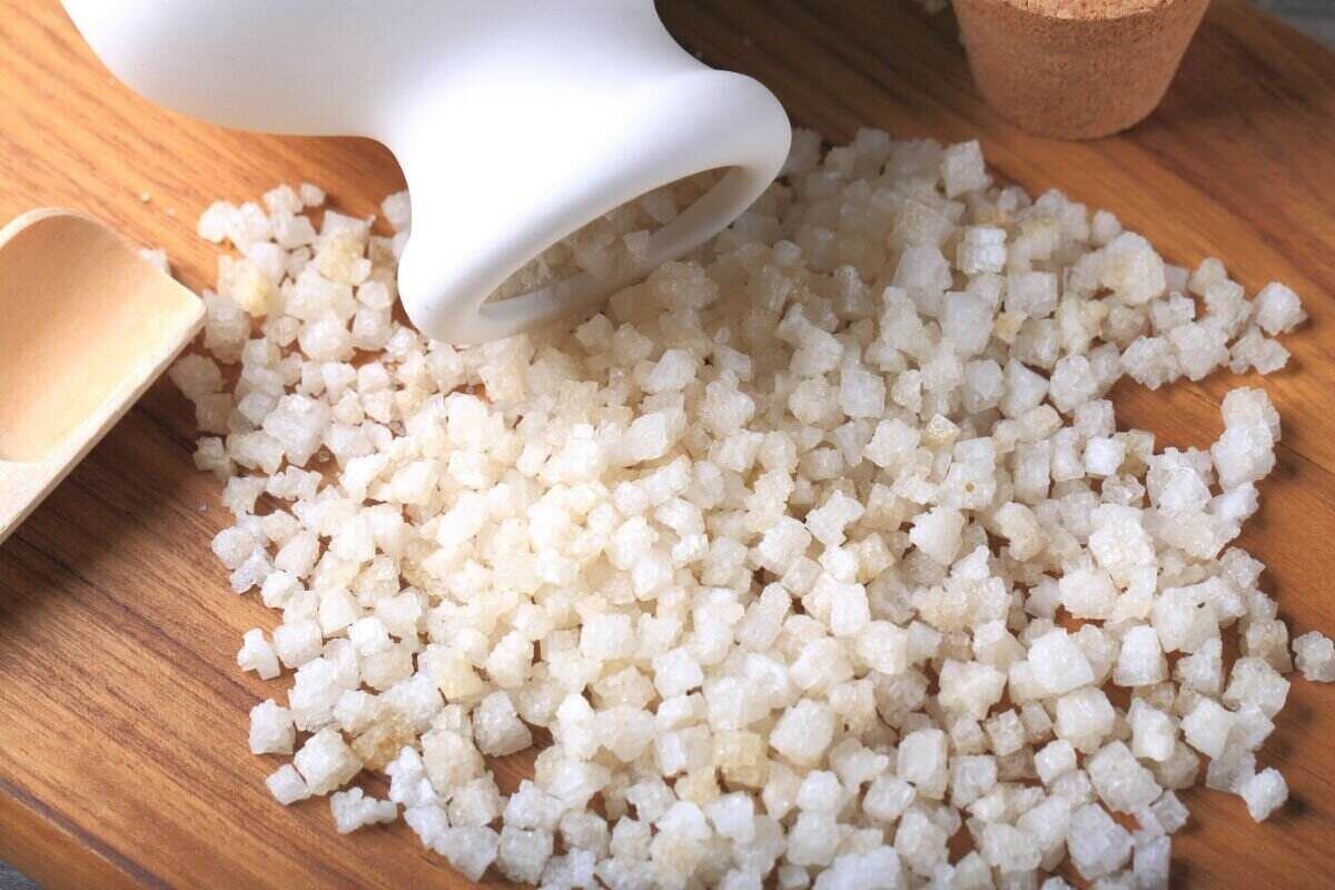 Epsom salt on a wooden plate