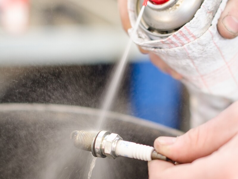 cleaning spark plug
