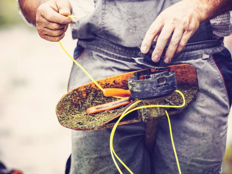removing spool from string trimmer