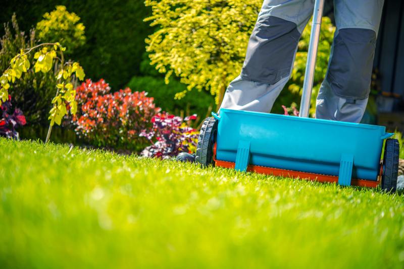 Man using lawn fertilizer