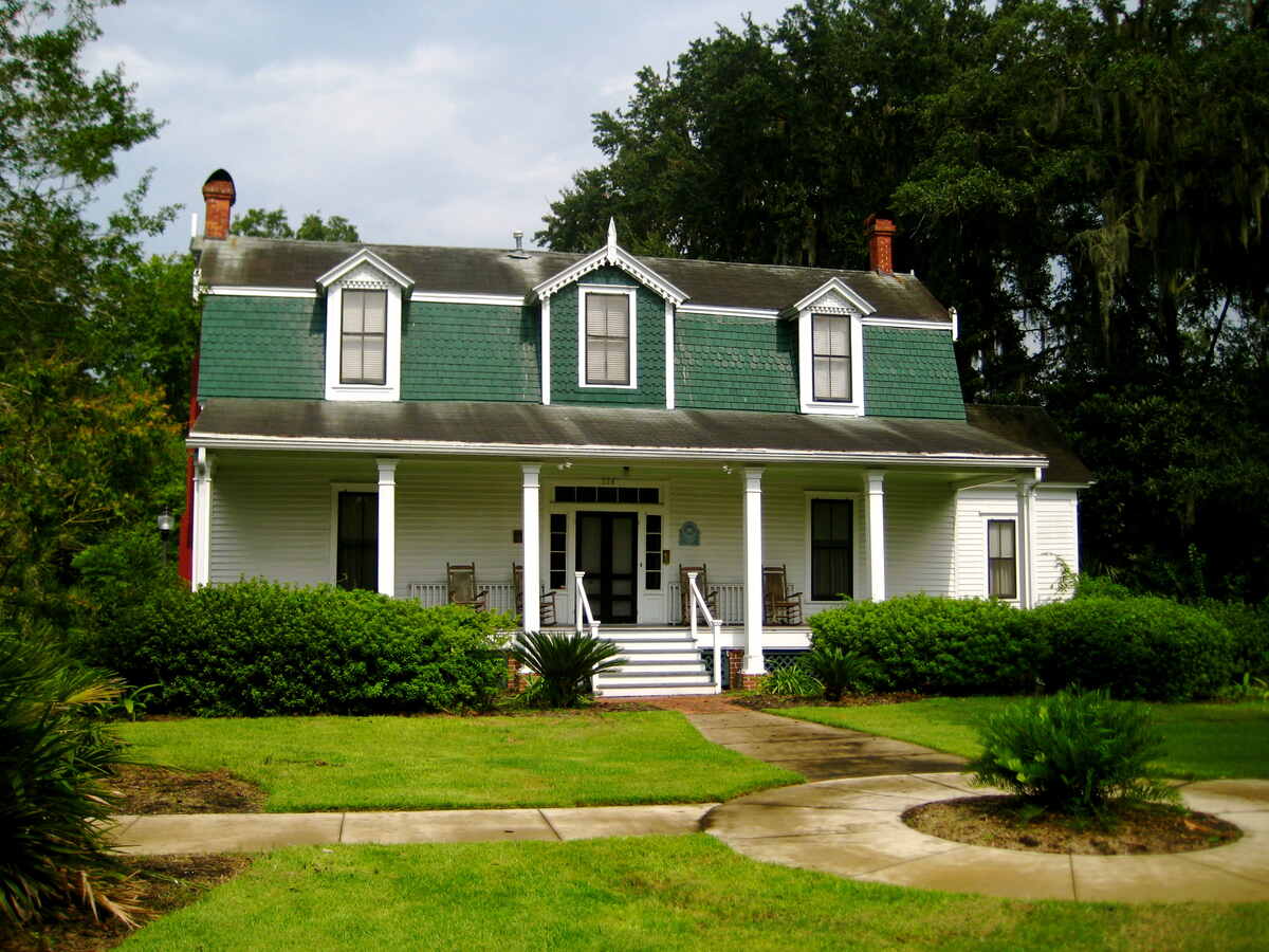 lawn in front of the Matheson House in Gainesville